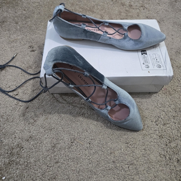 Women Shoes - Picture 6 of 8